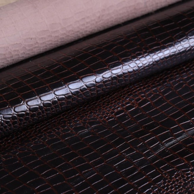 Кусок кожи коричневый каштан глянец STAMP CROCO 1,2 мм